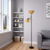 Stāvlampa ar diviem rotangpalmas abažūriem — boho un industriālā stila apvienojums.
