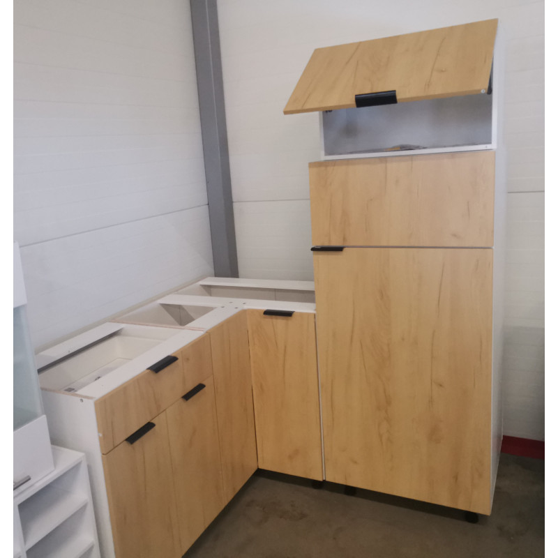 5-daļīga stūra virtuves iekārta  “Esilo”.