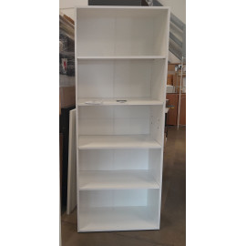 “Lindas” plaukts balts. 