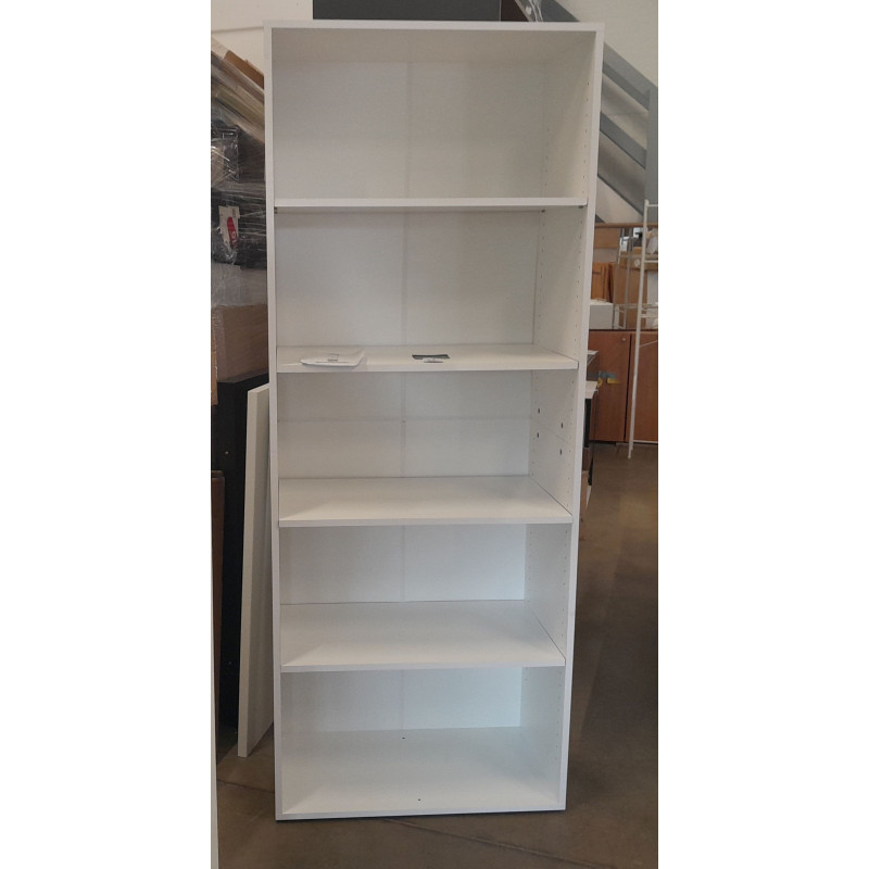 “Lindas” plaukts balts. 