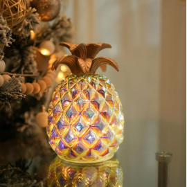 Varavīksnes efekta stikla ananāsa lampa.