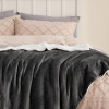 Bedsure GentleSoft Sherpa flīsa pleds, tumši pelēks, 220 × 240 cm.