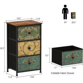 Tohomeor kumode guļamistabai ar retro ziedu atvilktnēm.