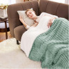 Mīksts, silts pleds zaļā tonī – biezs Sherpa pleds WAVVE 150×200 cm.