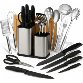 17 daļu nerūsējošā tērauda virtuves piederumu komplekts ar statīvu.