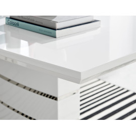 Renato pagarināms pusdienu galds.